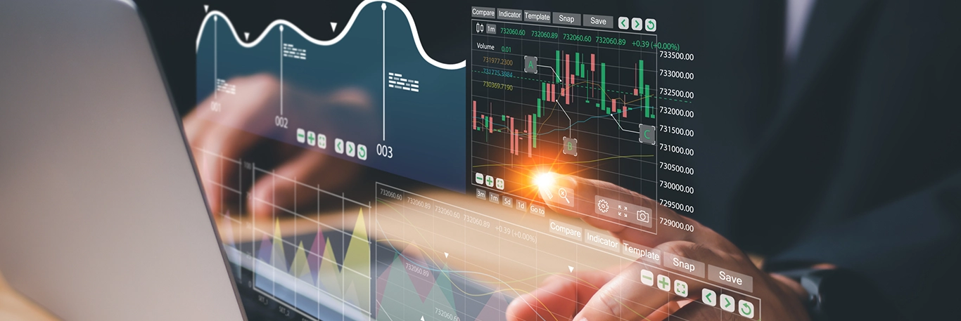 Un professionnel en costume utilisant un ordinateur portable sur un bureau en bois. Des graphiques et des données financières sont superposés de manière holographique à l'écran, représentant des analyses et des stratégies économiques pour les voyages d'affaires.